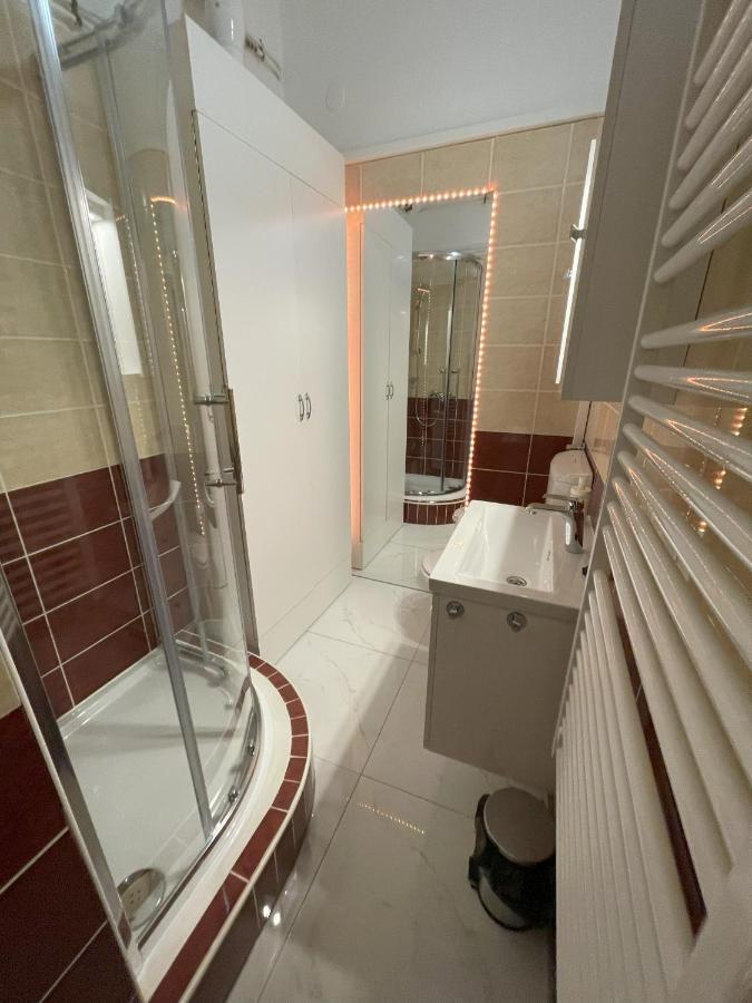 Mano Guesthouse บูดาเปสต์ ภายนอก รูปภาพ
